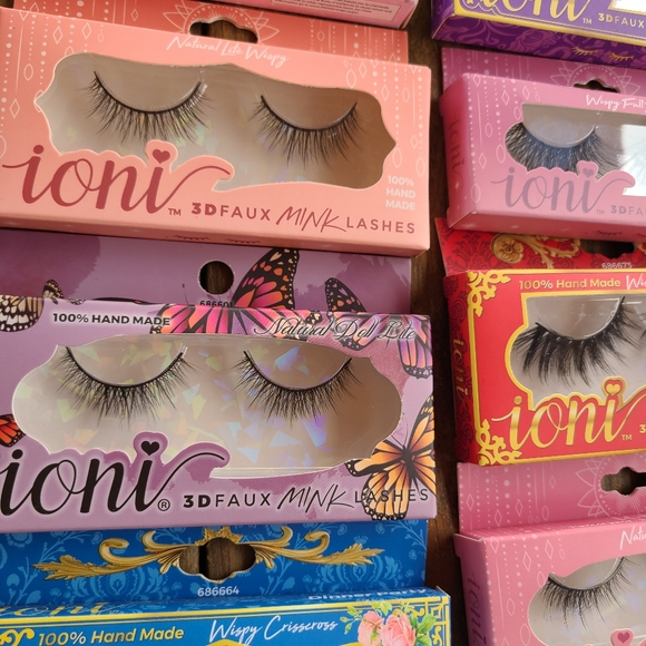 Lashes - Picture 2 of 4